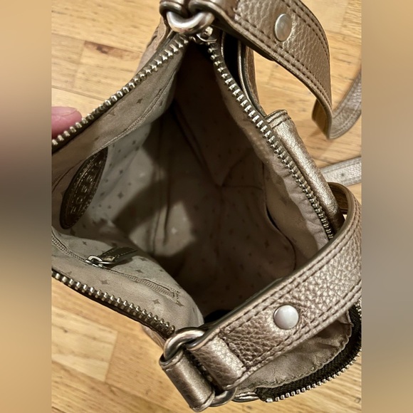 Fossil pebbled leather champagne colored Marlow turn latch crossbody - Picture 5 of 5